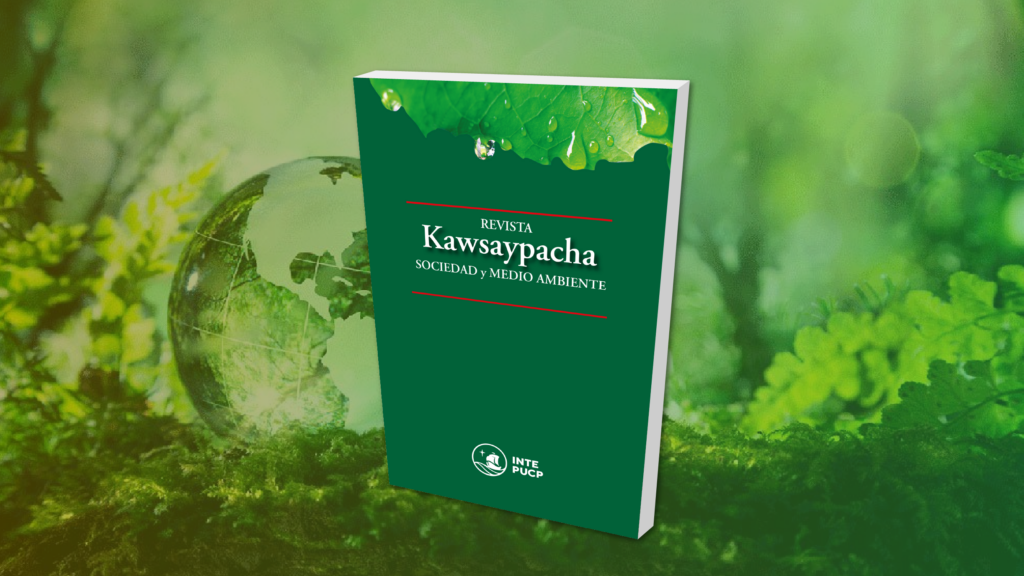 Un libro con el logo del periódico Kawsaypacha en la portada.