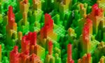 Una imagen vibrante y colorida muestra un paisaje creado completamente con ladrillos LEGO.