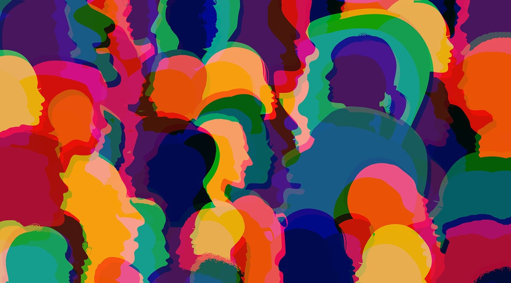 Desenho de inúmeras silhuetas coloridas representativas da diversidade populacional.