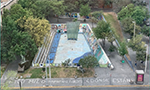 Fotografia tirada do alto da Plaza de las y los Desaparecidos, localizada na cidade de Monterrey no México.