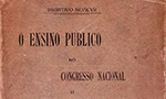 Fotografia de uma capa desgastada do livro "O Ensino Público no Congresso Nacional", de Primitivo Moacyr, publicado no Rio de Janeiro em 1916.